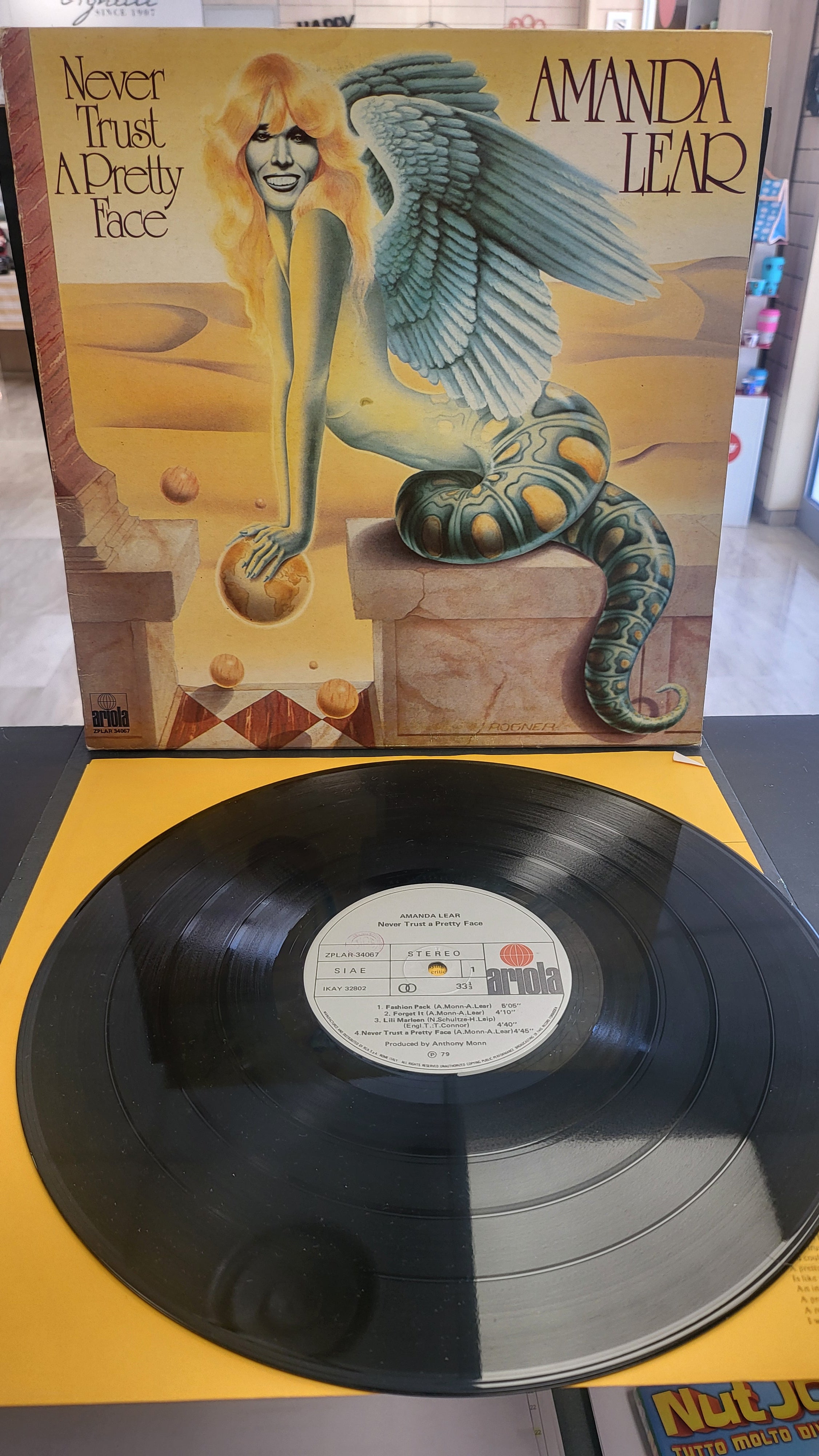 Lp Raro - Amanda Lear - Never Trust a Pretty Face