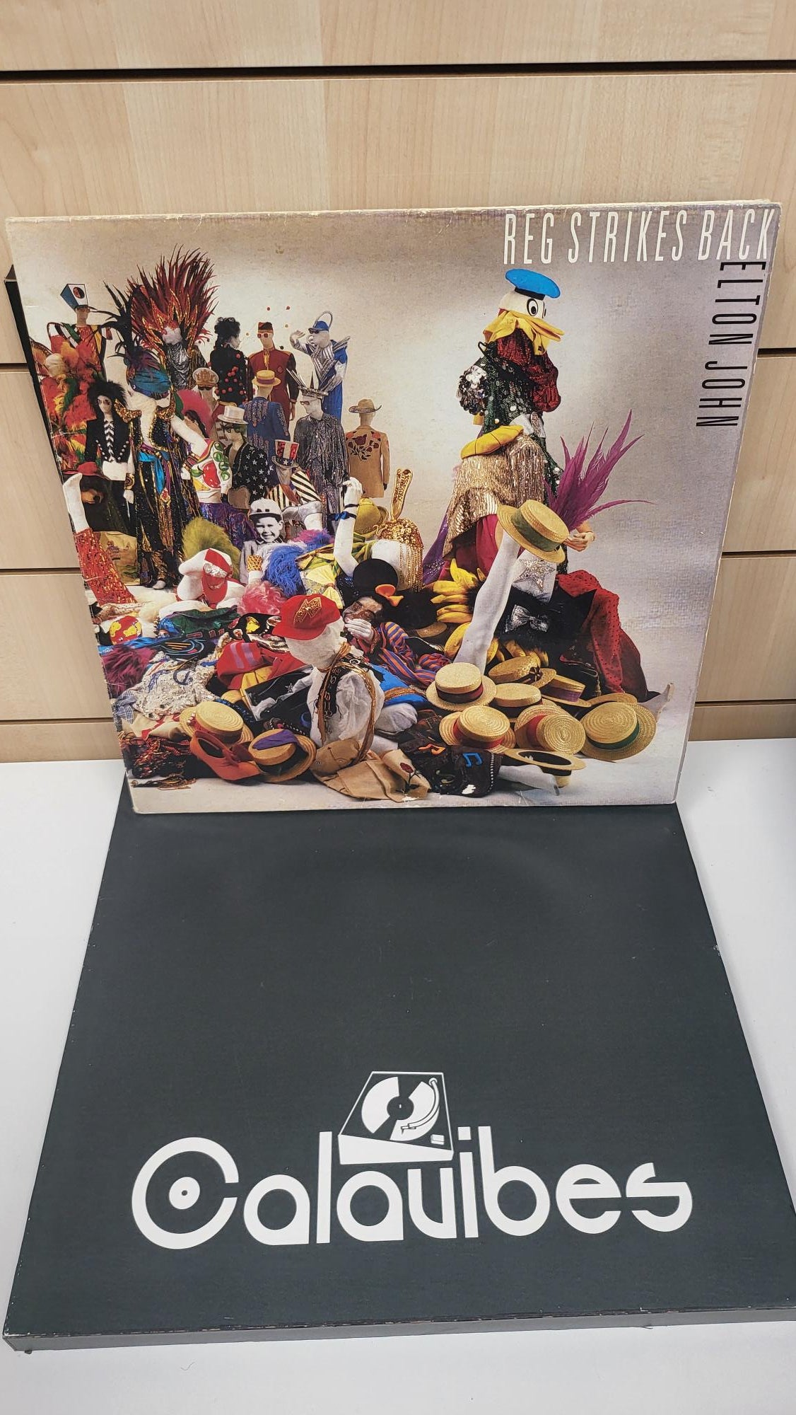 Lp Raro - Elton John - Reg Strikes Back